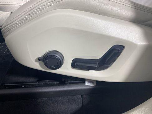 Used 2018 Volvo XC60 T6 Inscription w/ Luxury Seat Package AWD/4WD image 23