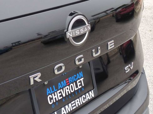 Used 2023 Nissan Rogue SV image 31