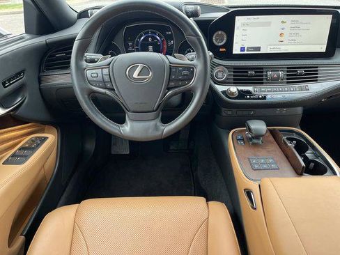 Certified 2023 Lexus LS 500 w/ Accessory Package (Z2) RWD image 12