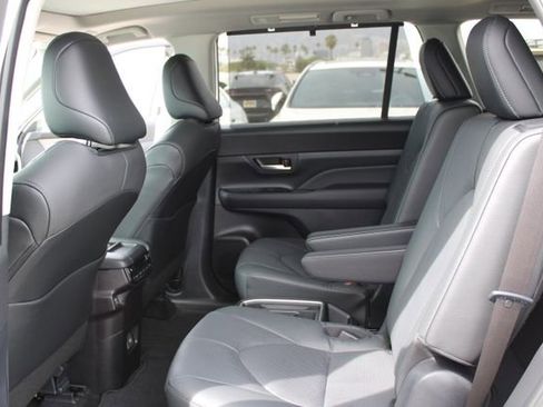 Used 2025 Toyota Grand Highlander AWD Hybrid image 10