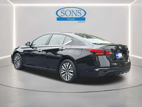 Used 2025 Nissan Altima 2.5 SV FWD image 21