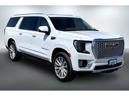 Used 2023 GMC Yukon XL Denali w/ Denali Reserve Package AWD/4WD image 3