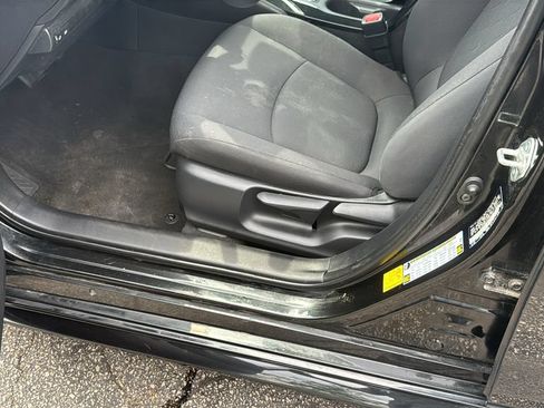 Used 2021 Toyota Corolla LE FWD image 23