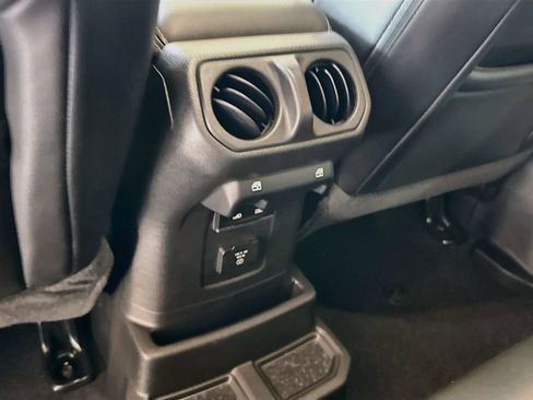 Used 2023 Jeep Wrangler Unlimited Sahara AWD/4WD image 28