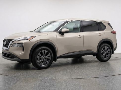 Used 2025 Nissan Rogue SV image 3