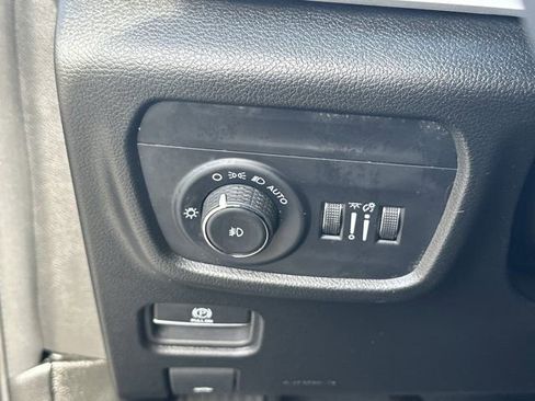 Used 2024 Jeep Grand Cherokee Limited w/ Luxury Tech Group II image 27