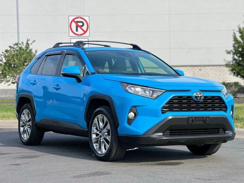 Used 2019 Toyota RAV4 XLE Premium w/ All Weather Liner Package AWD/4WD image 7