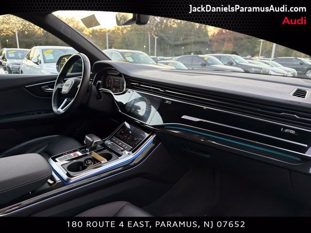 Used 2019 Audi Q8 Premium Plus w/ Premium Plus AWD/4WD image 18