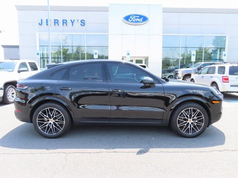 Used 2024 Porsche Cayenne Coupe image 4