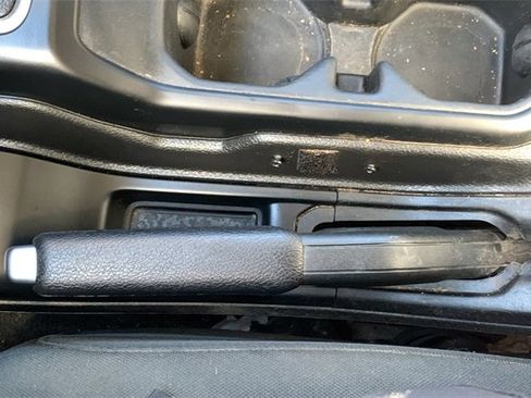 Certified 2022 Jeep Gladiator Willys image 32