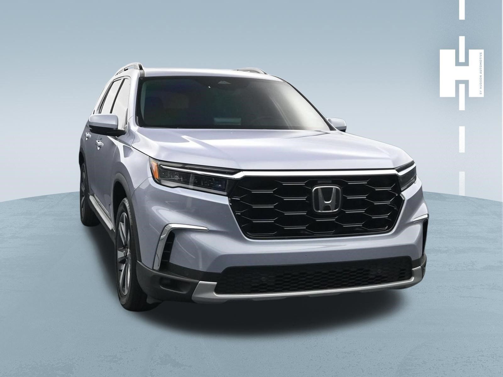 Used 2025 Honda Pilot Touring image 2