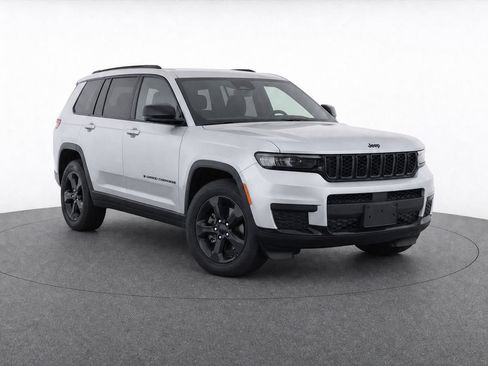 Used 2023 Jeep Grand Cherokee L Laredo RWD image 2