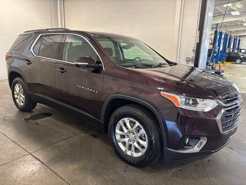 Used 2020 Chevrolet Traverse LT w/ Driver Confidence II Package AWD/4WD image 3