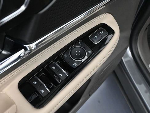 Used 2024 Lincoln Corsair Reserve w/ Towing Package image 20