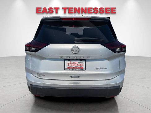 Used 2024 Nissan Rogue SV AWD/4WD image 4