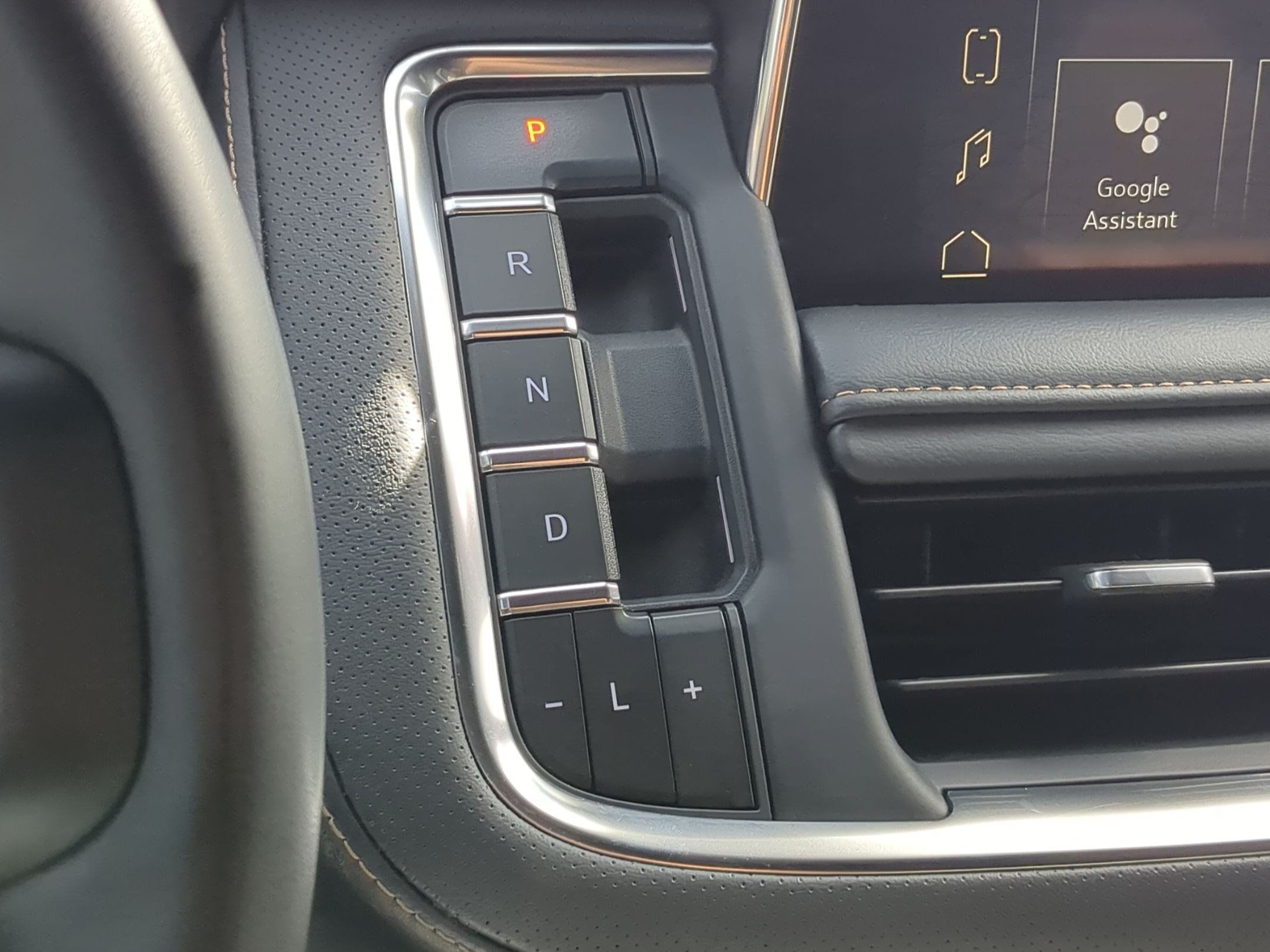 Used 2023 GMC Yukon AT4 w/ Technology Package AWD/4WD image 23