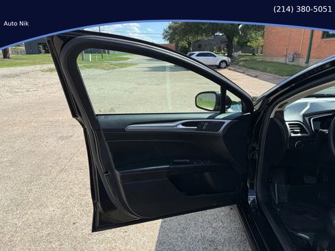 Used 2020 Ford Fusion SE image 33