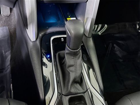 Certified 2022 Toyota Corolla Cross XLE image 10