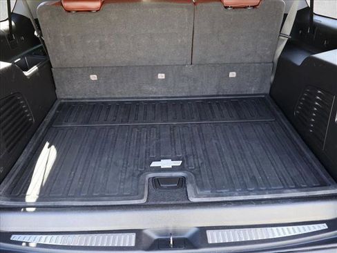 Used 2019 Chevrolet Suburban Premier w/ Premier Plus Edition AWD/4WD image 6