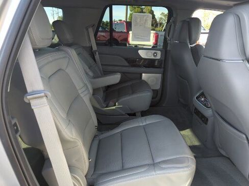 Used 2021 Lincoln Navigator Reserve w/ Luxury Package image 16
