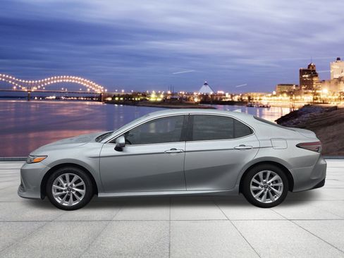 Used 2023 Toyota Camry LE image 2