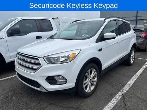 Certified 2018 Ford Escape SE FWD image 2
