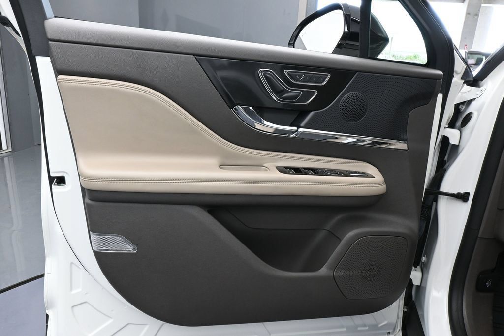 Used 2023 Lincoln Corsair FWD image 14