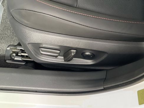 Used 2025 Toyota Prius Plug-In Hybrid image 16