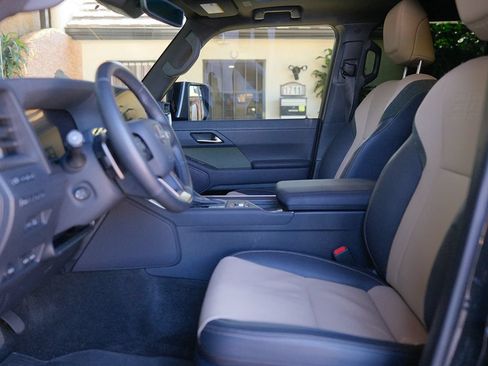 Used 2025 Lexus GX 550 AWD/4WD image 12