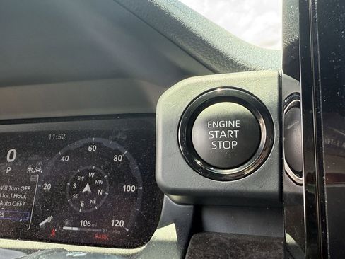 Used 2025 Toyota Tacoma Limited AWD/4WD image 18