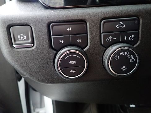 Used 2024 Chevrolet Silverado 2500 LT AWD/4WD image 24