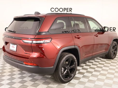 Used 2024 Jeep Grand Cherokee Limited w/ Black Appearance Package image 22