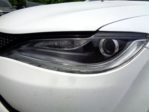 Used 2015 Chrysler 200 S image 10