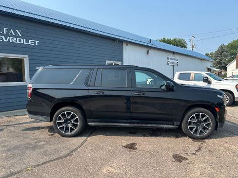 Used 2021 Chevrolet Suburban RST AWD/4WD image 3