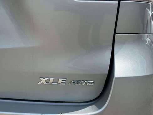 Used 2019 Toyota Highlander XLE AWD/4WD image 38