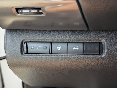 Certified 2025 Nissan Pathfinder SL FWD image 31