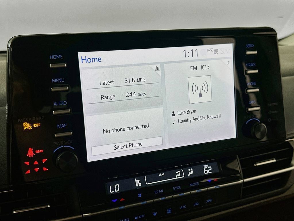 Used 2024 Toyota Sienna LE FWD image 28