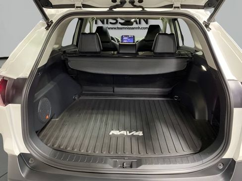 Used 2022 Toyota RAV4 Limited AWD/4WD image 25