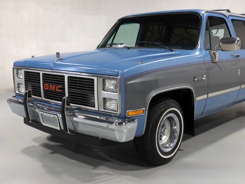 Used 1987 GMC Suburban 2WD image 46