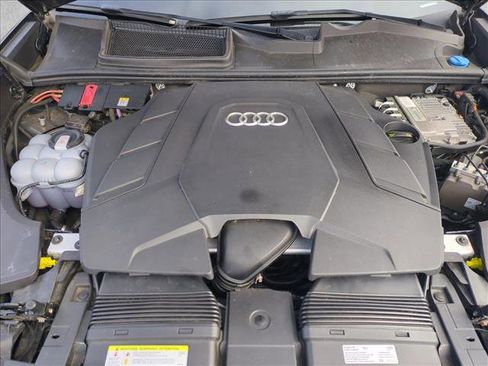 Used 2019 Audi Q8 Prestige w/ Luxury Package image 25