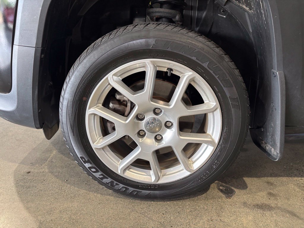 Used 2020 Jeep Renegade Latitude w/ Cold Weather Group AWD/4WD image 24