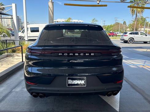 Used 2024 Porsche Cayenne Coupe AWD/4WD image 4