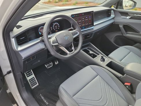 New 2026 Volkswagen Tiguan SE R-Line image 30