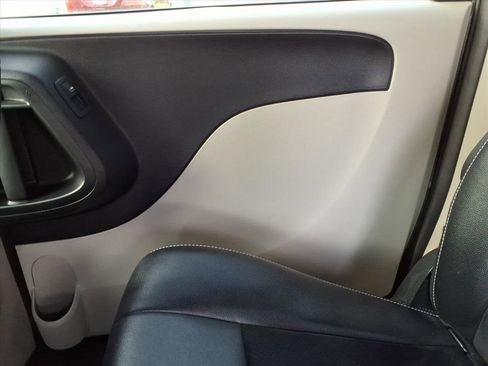 Used 2018 Dodge Grand Caravan SXT FWD image 21