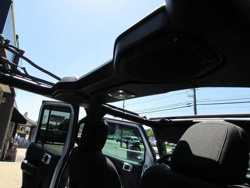 Used 2023 Jeep Gladiator Sport AWD/4WD image 33