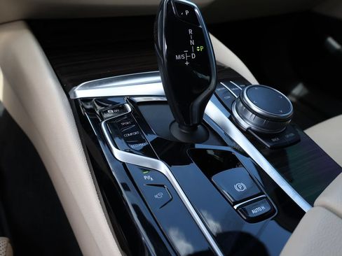 Used 2021 BMW 530i xDrive AWD/4WD image 29