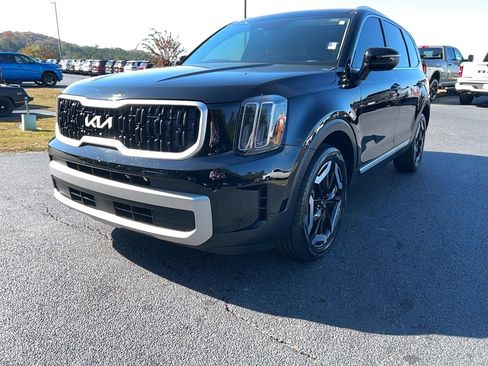 Used 2023 Kia Telluride EX w/ EX Captain's Chair Package image 1