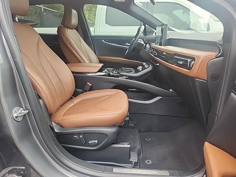 Used 2022 Lincoln Nautilus Reserve w/ Equipment Group 201A image 8