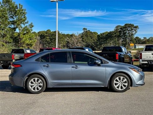 Certified 2025 Toyota Corolla LE image 9