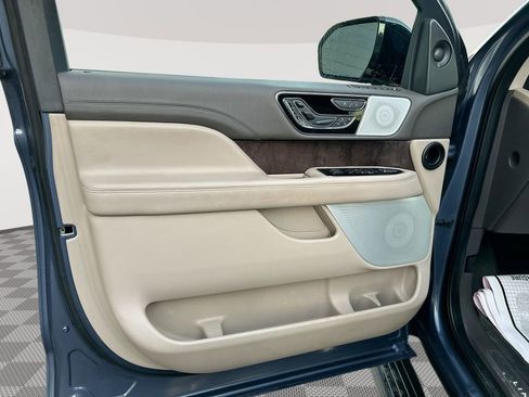 Used 2022 Lincoln Navigator L Reserve AWD/4WD image 27